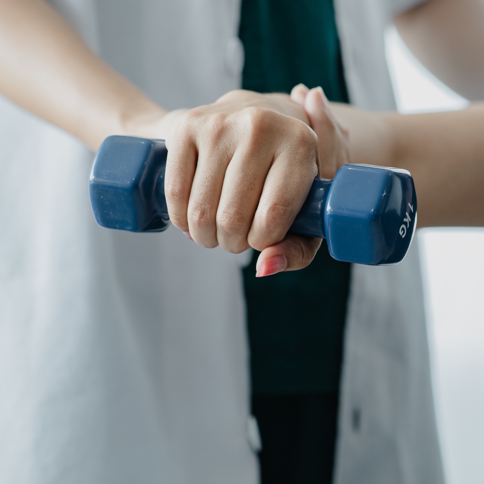 Physiotherapist is doing physical therapy for a patient, the patient has body aches due to overwork and has undergone treatment and physiotherapy with a professional physiotherapist.